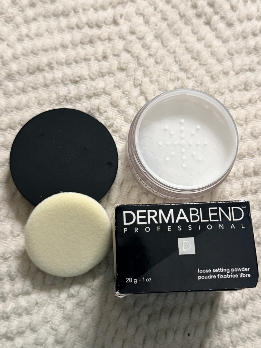 🤍New Dermablend Translucent Setting Powder🤍 - Picture 3 of 5